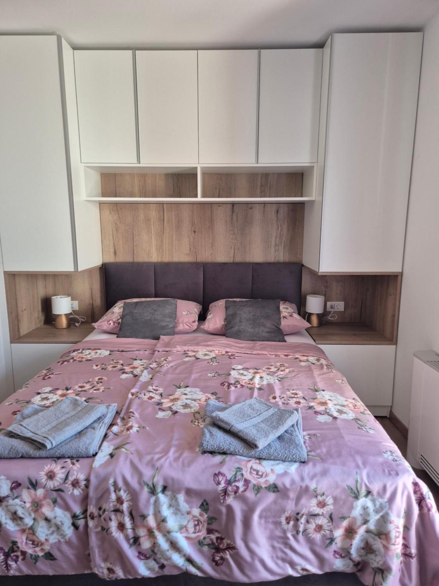 Apartments Petrovic ชิโล ภายนอก รูปภาพ